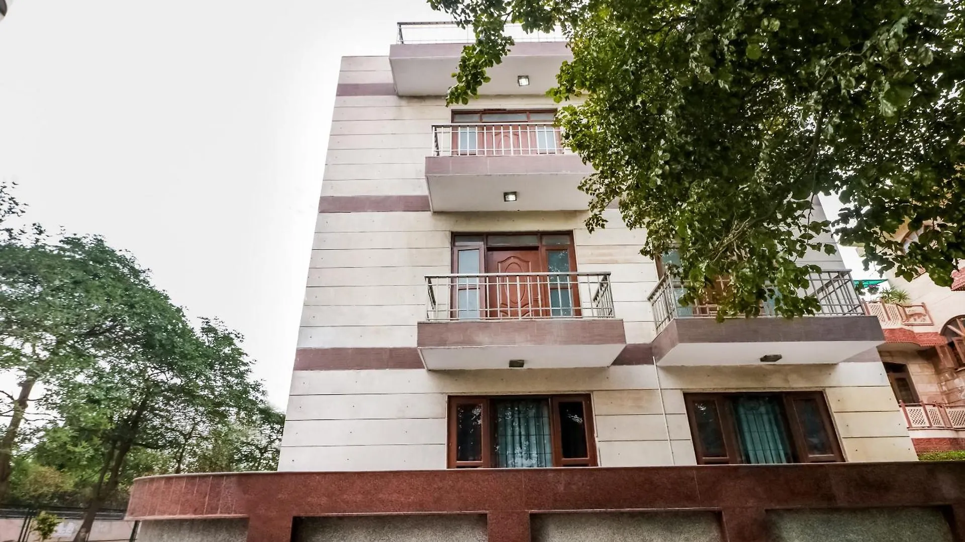 Capital O Hotel Bms Near Appu Ghar Gurgaon